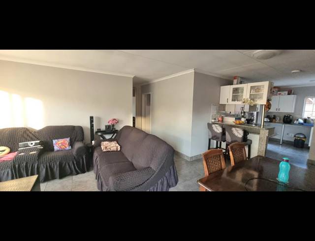 3 BEDROOM TOWNHOUSE FOR SALE IN ELDORAIGNE